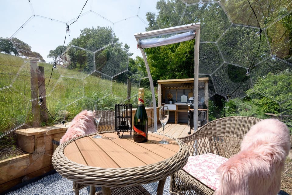 Luxury Coastal Shepherds Hut with hot tub, dining dome & a 5 Minute Walk to Pubs and Village House in Polperro