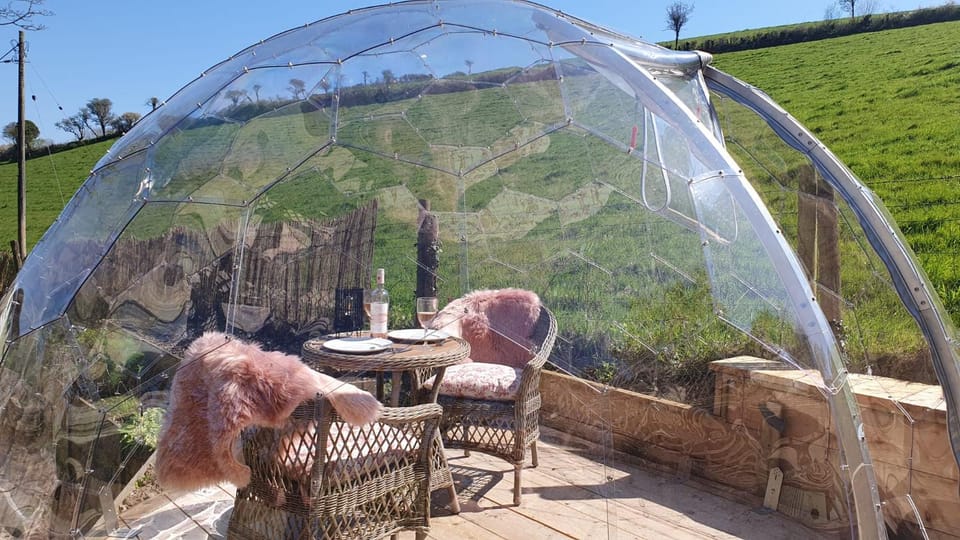 Luxury Coastal Shepherds Hut with hot tub, dining dome & a 5 Minute Walk to Pubs and Village House in Polperro