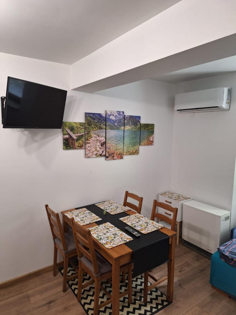 Communal lounge/ TV room, air conditioner