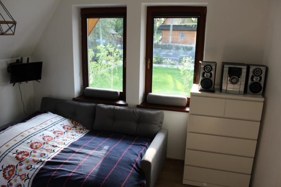 Photo of the whole room, Seating area
