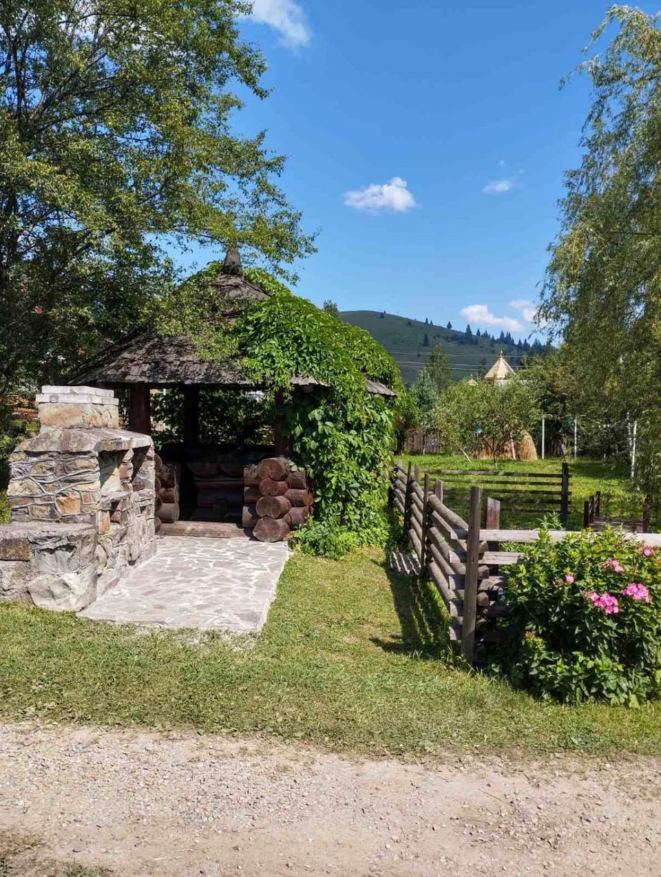 Spring, Day, BBQ facilities, Fishing, Garden, Mountain view
