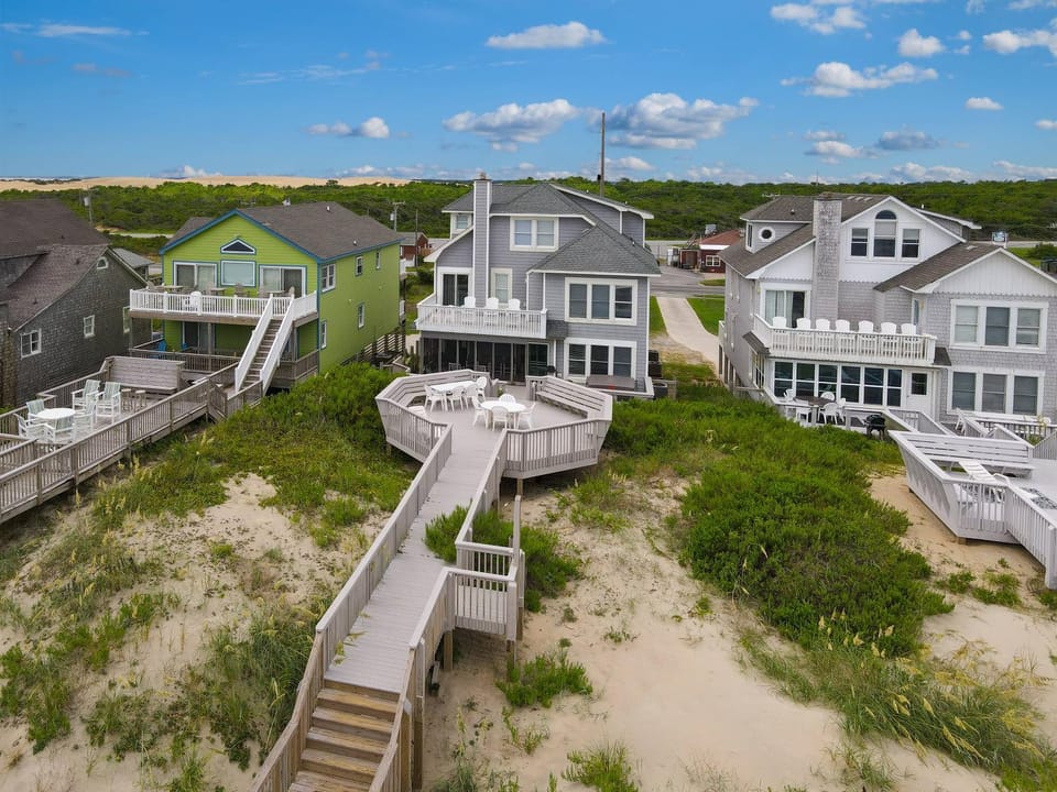 Dunes for Days - Nags Head MP 12.5, Oceanfront, Hot Tub, Rec Room, Pets OK, YR Flex House in Nags Head