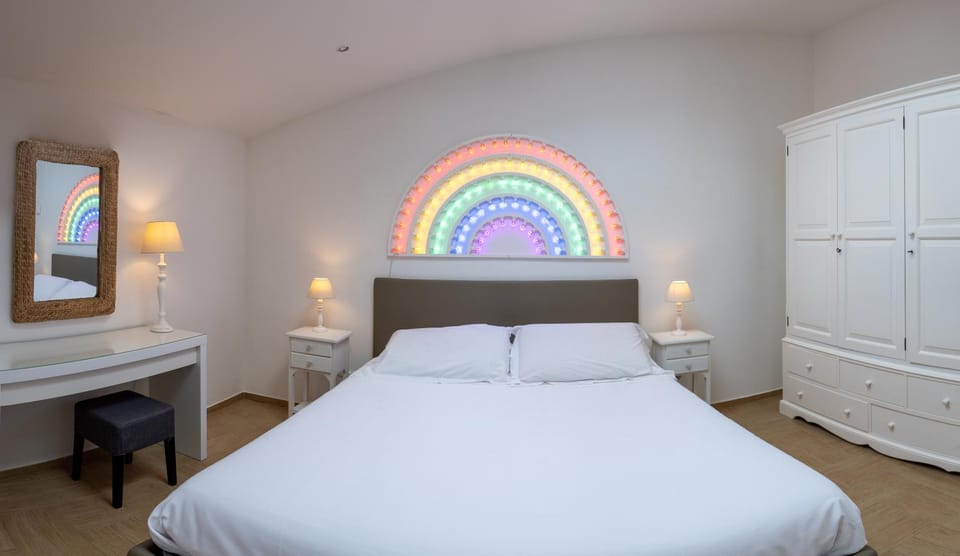 Bed, Photo of the whole room, Bedroom, wardrobe