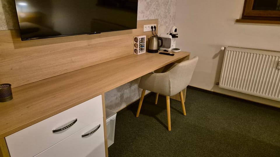 Coffee/tea facilities, hair dresser