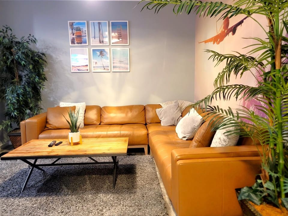 Hawaii-Peg House in Winnipeg