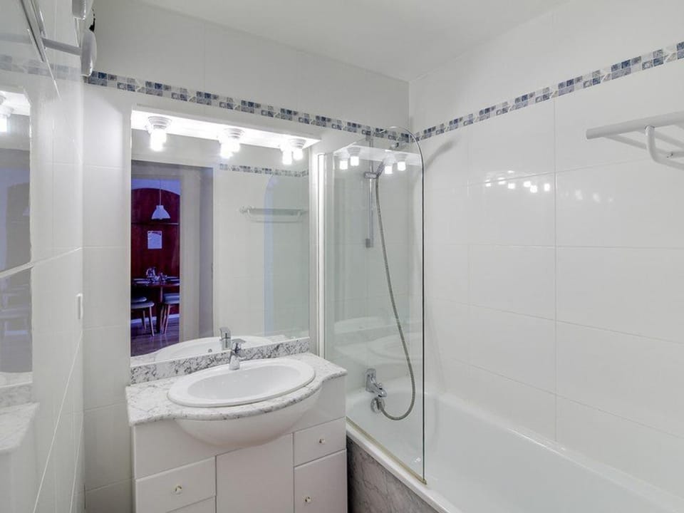 Charmant T2 à La Mongie - Terrasse, Piscine Couverte, Salle de Fitness, Proche Pistes - FR-1-404-270 Apartment in Aragon