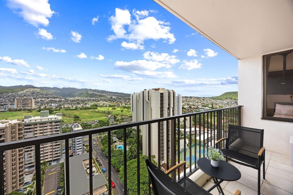 View (from property/room), Balcony/Terrace, Mountain view