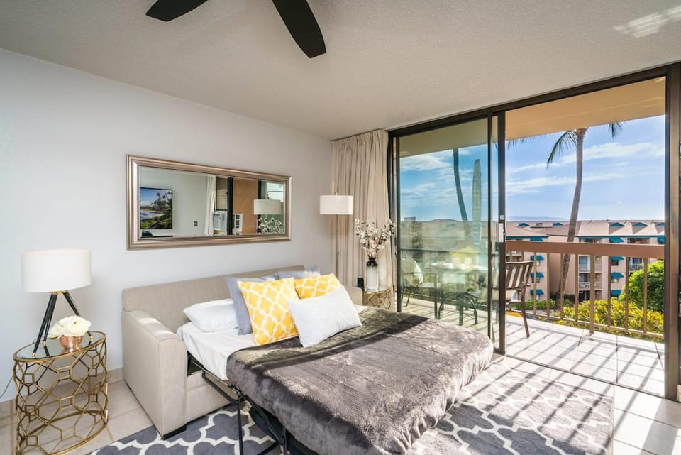 Bed, View (from property/room), Balcony/Terrace, Living room, Photo of the whole room, Seating area, Bedroom