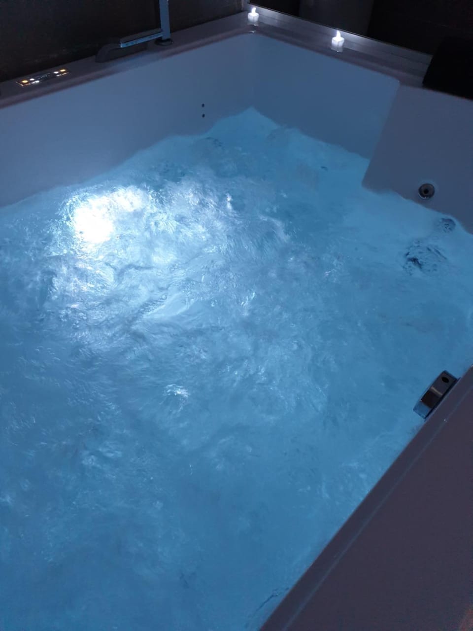 Elle & Lui en Jacuzzi Bed and Breakfast in Nimes