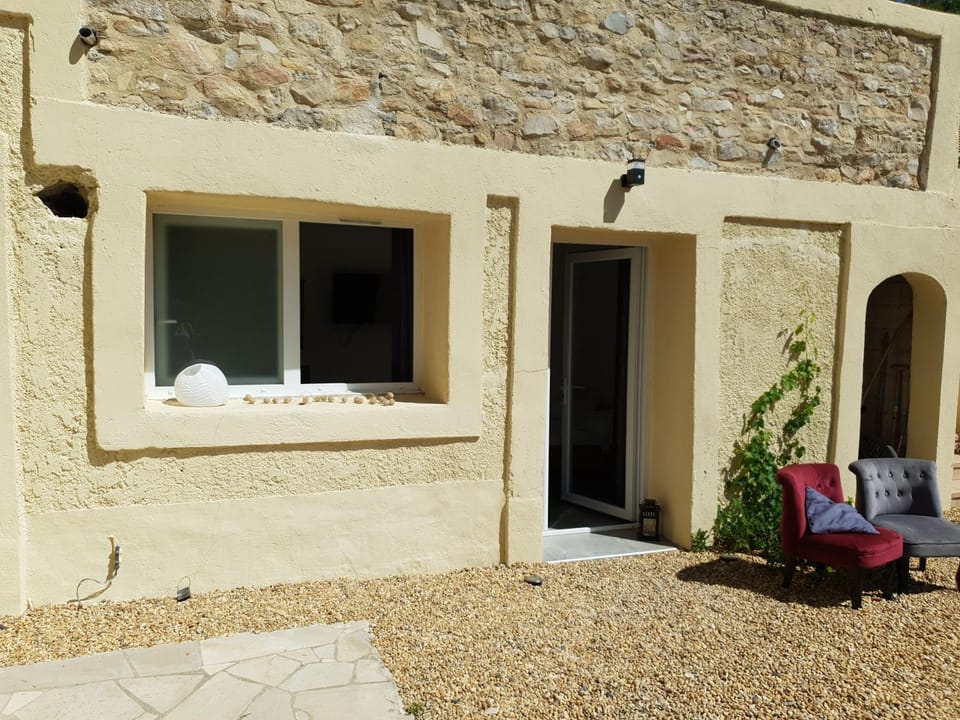 Elle & Lui en Jacuzzi Bed and Breakfast in Nimes