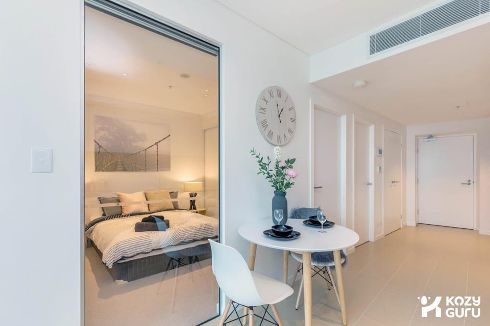 KozyGuru | Brisbane Cbd 2 Bed | Skytower Apartment in Kangaroo Point