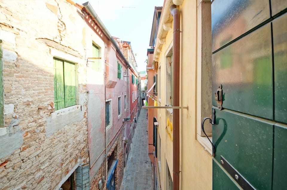 Facade/entrance, City view
