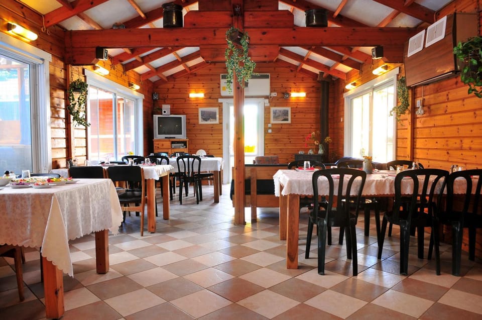 Restaurant/places to eat, Dining area