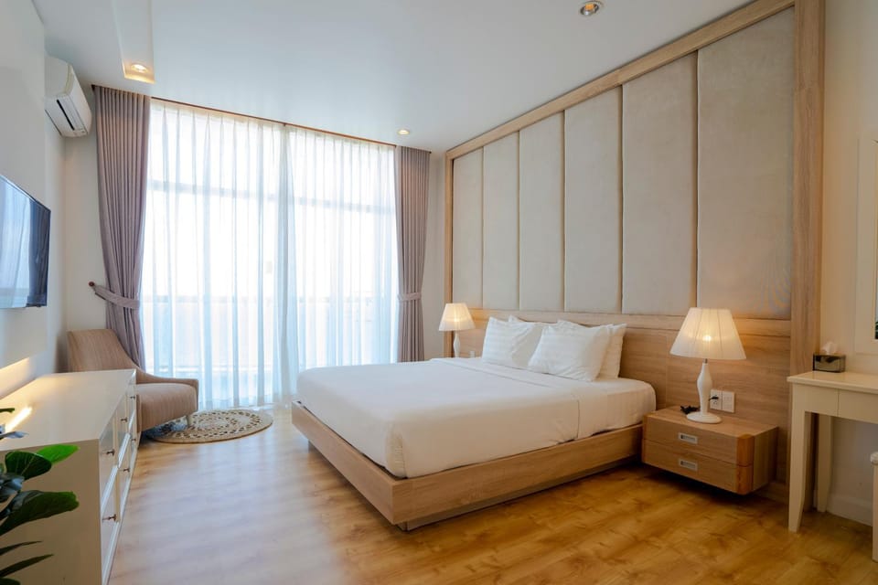 Photo of the whole room, Bedroom