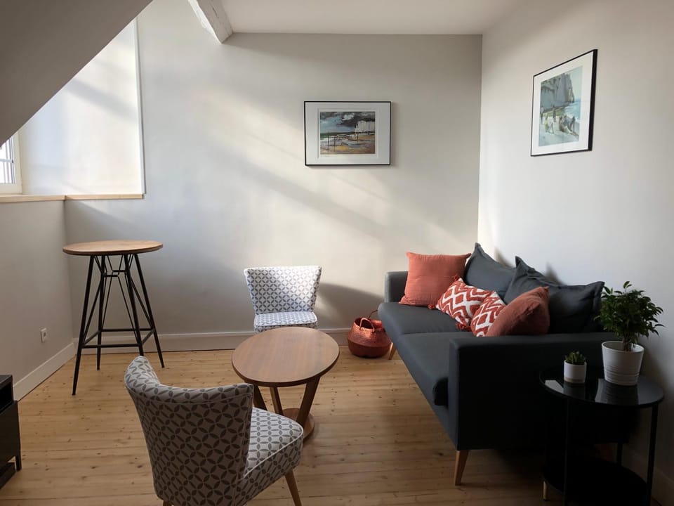 Living room, Seating area