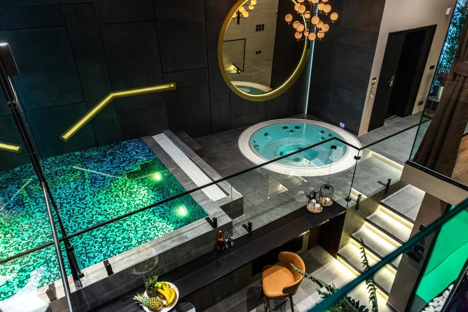 Hot Tub, Swimming pool, Swimming pool