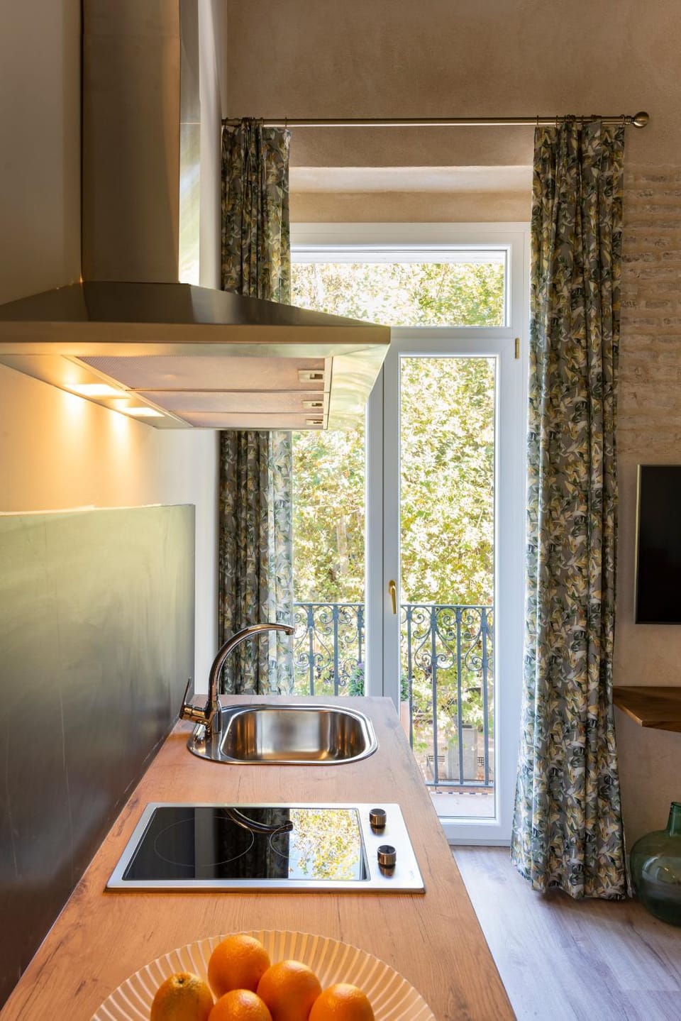 Kitchen or kitchenette, Food and drinks, Decorative detail, Family, Quiet street view, kitchen