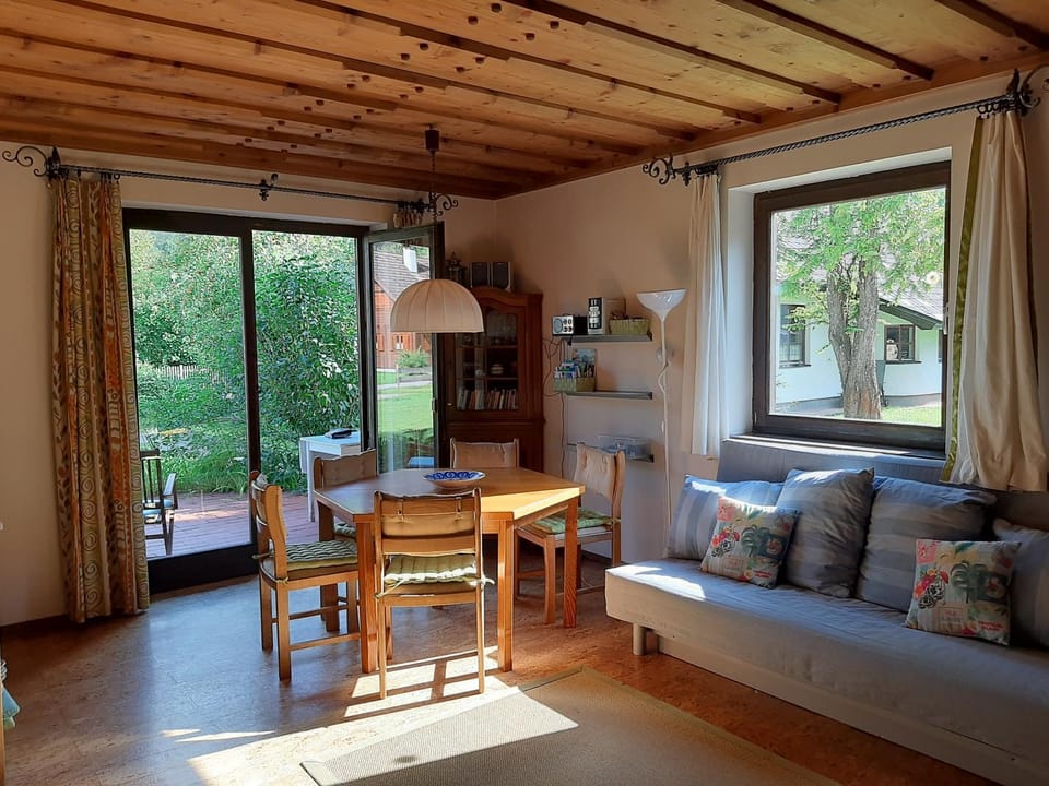 Library, Balcony/Terrace, Living room, Seating area, Dining area, Garden view