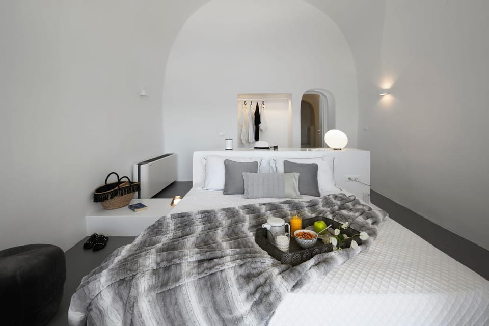 Elegant Santorini House 3 Bedroom Villa Caldera View-Outdoor Hot Villa in Oia