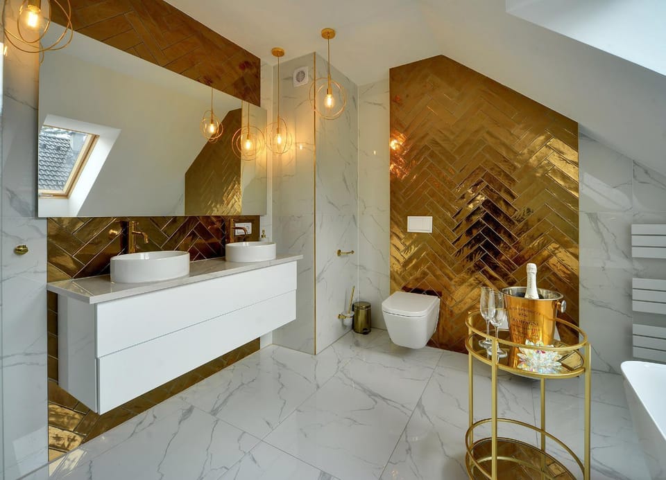 Shower, Toilet, Bathroom, Bath, bidet, towels