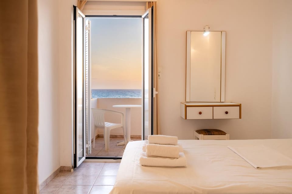 Nefeli Rooms with Sea View in Kalamaki Apartment in Crete