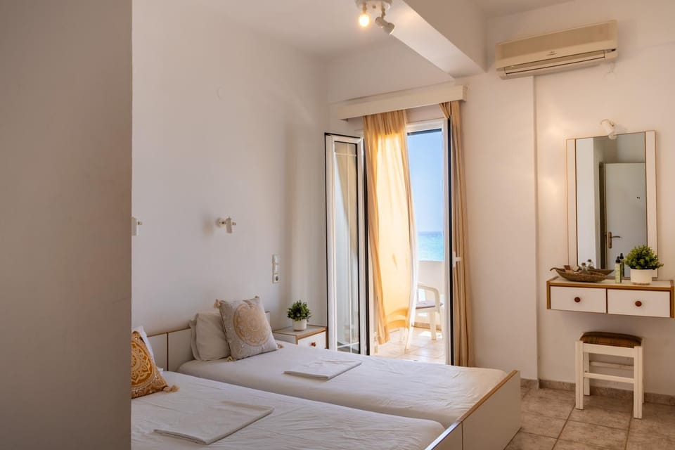 Nefeli Rooms with Sea View in Kalamaki Apartment in Crete