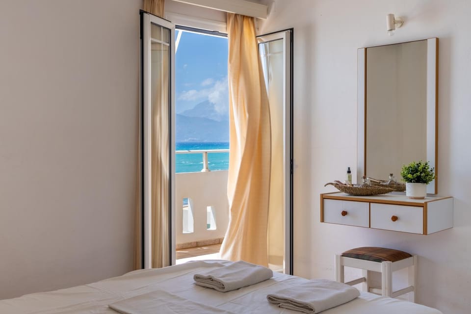 Nefeli Rooms with Sea View in Kalamaki Apartment in Crete