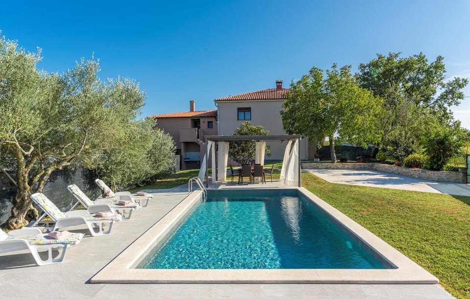 Property building, Swimming pool