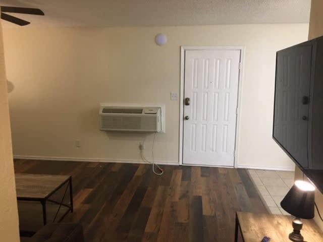 Two-bed one-bath downstairs close to Fort Sill! House in Lawton