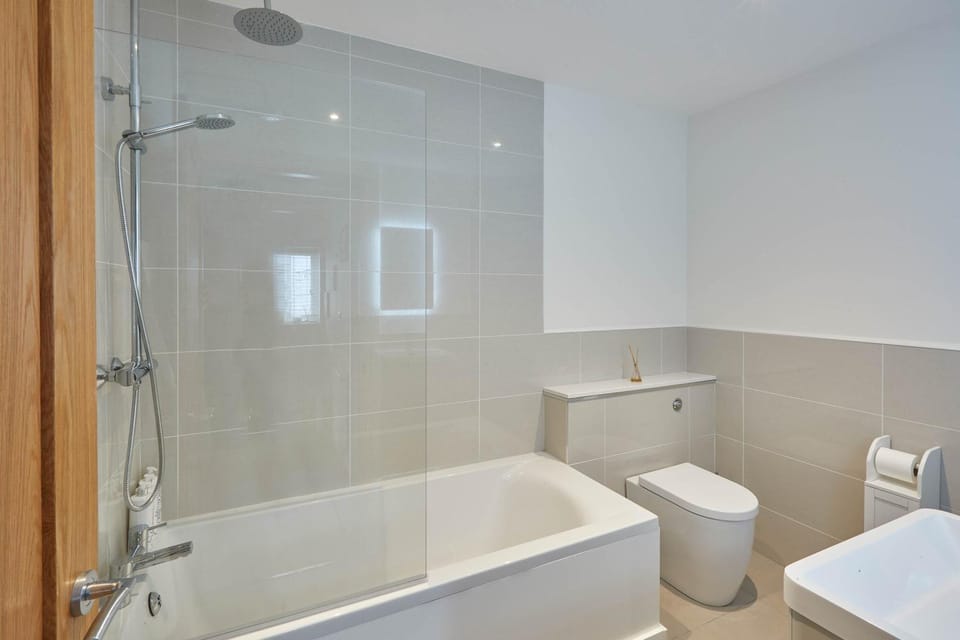 Shower, Toilet, Bathroom, Bath