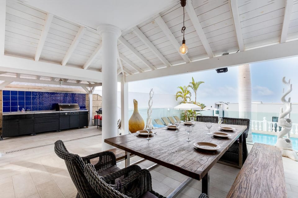 Balcony/Terrace, Living room, Dining area, Pool view