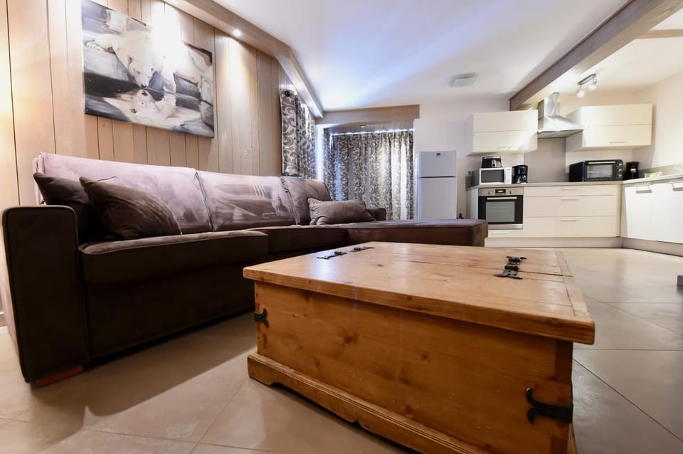 Library, Kitchen or kitchenette, Living room
