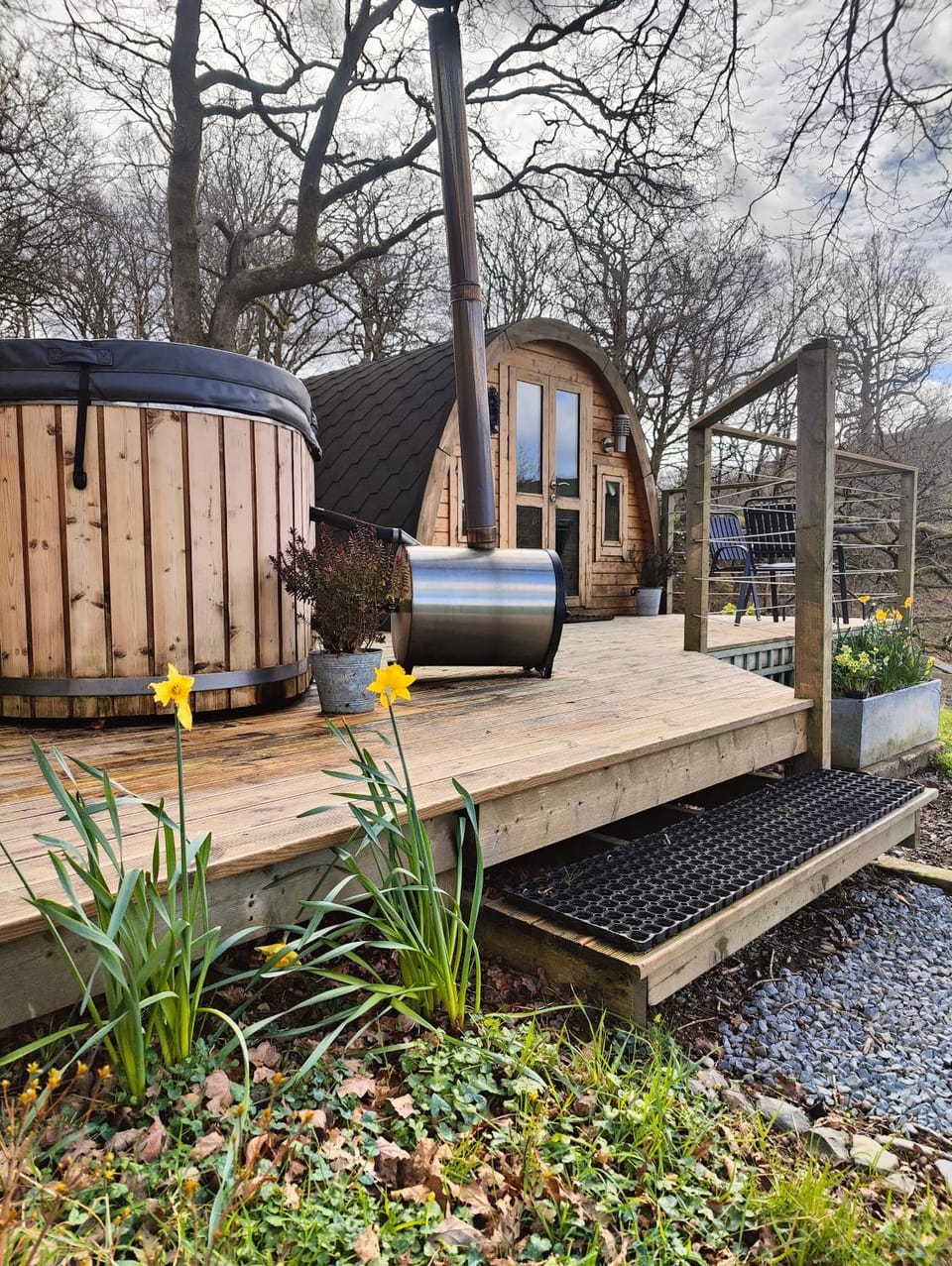 Tan-y-Dderwen Pod Campground/ 
RV Resort in Wales
