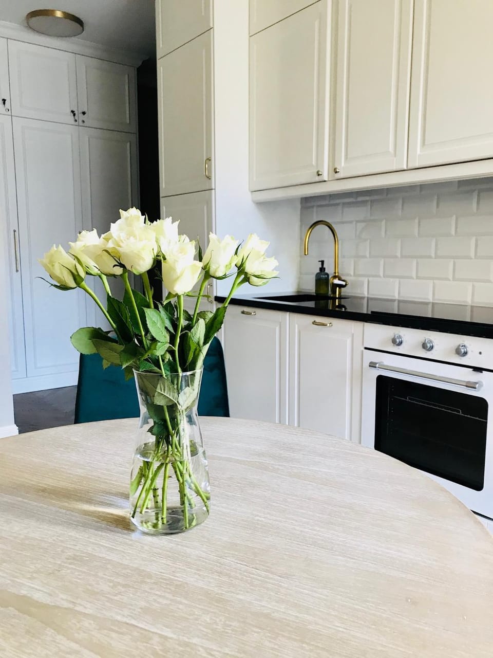 Kitchen or kitchenette, dishwasher, stove