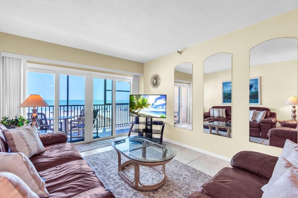 Villa Madeira 202 House in Madeira Beach