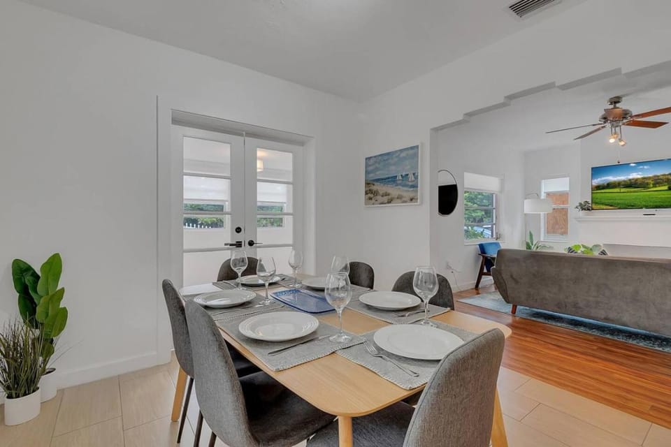 Casa Nikoleta Gated 3Bd 2Bth 10 Min to Beach House in Miami
