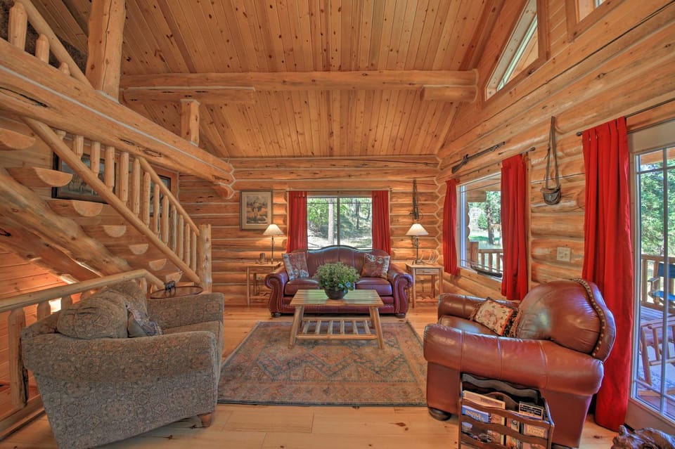 Scenic Riverfront Retreat w/ Hot Tub & Kayaks! House in Idaho