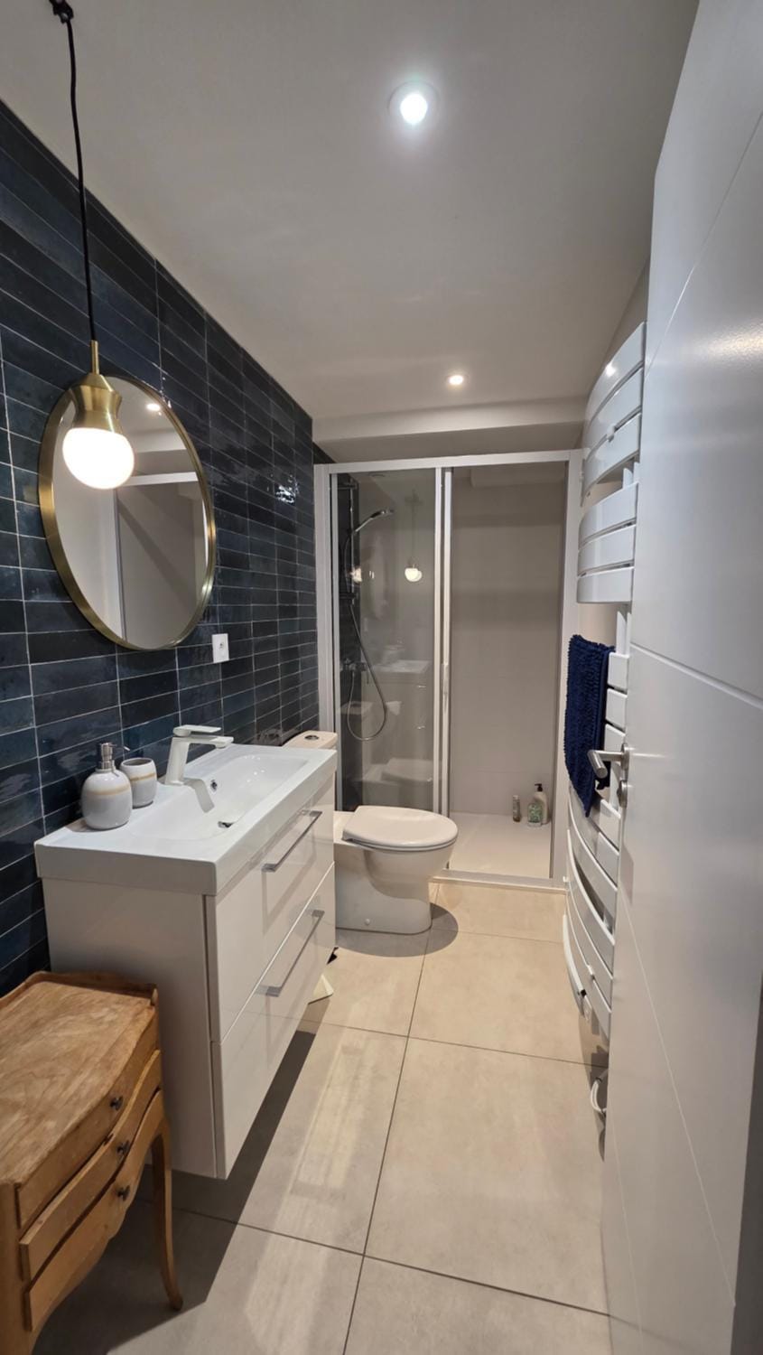 Shower, Toilet, Bathroom