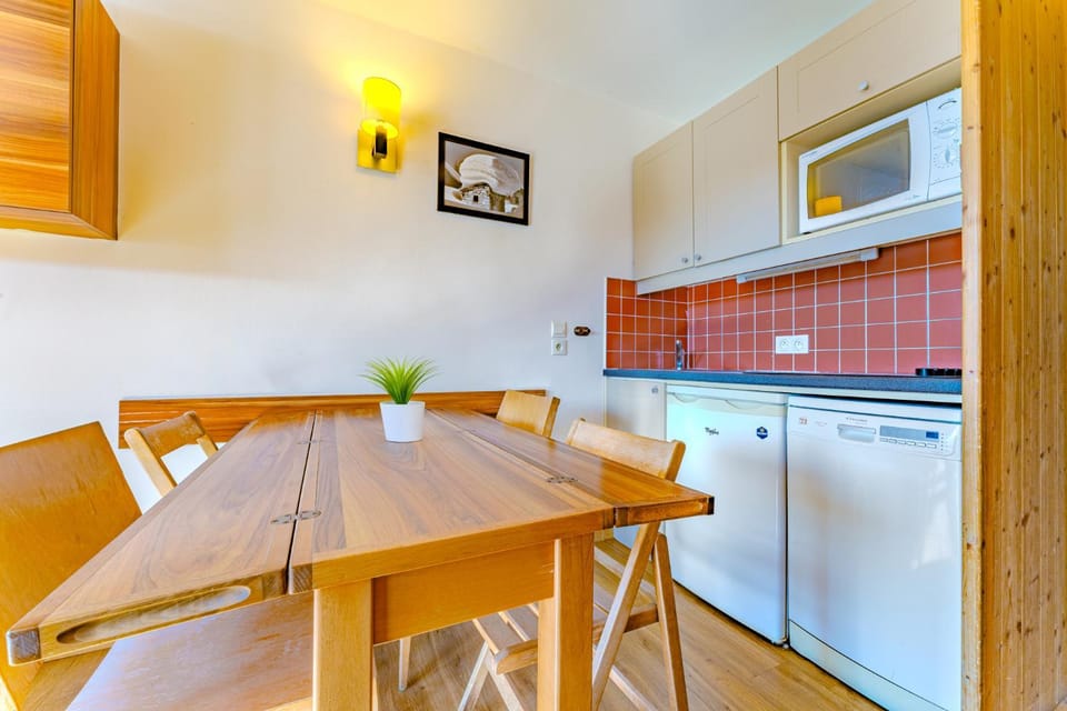Feel the mountains at Machu; 5 people Apartment in Les Allues