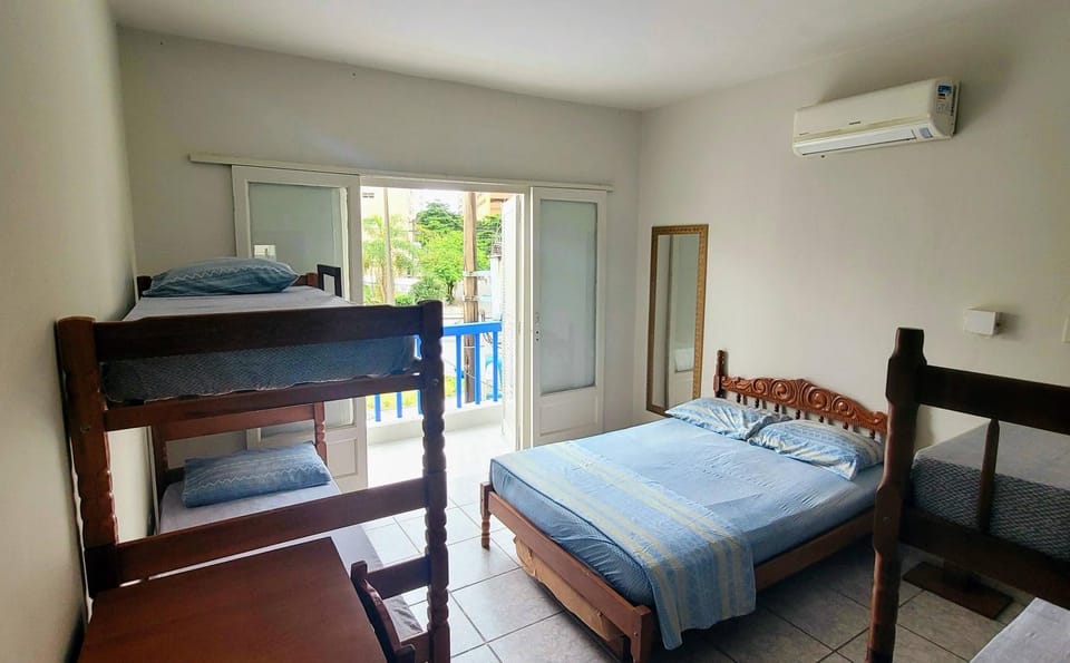 Bed, Photo of the whole room, Bedroom, bunk bed, air conditioner