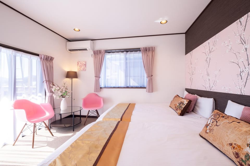 Photo of the whole room, Bedroom