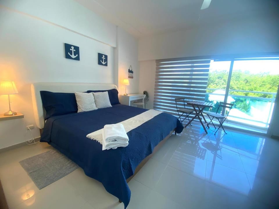Bed, Photo of the whole room, Seating area, Bedroom, towels