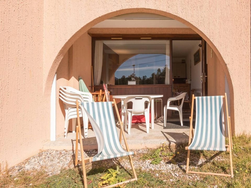 Studio en RdC avec terrasse, jardin et parking, Montgenèvre Apartment in Montgenèvre