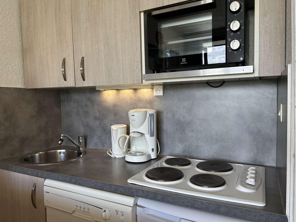 Studio cosy au ski pour 4 avec balcon, parking et wifi à Montgenèvre - FR-1-330D-95 Apartment in Montgenèvre