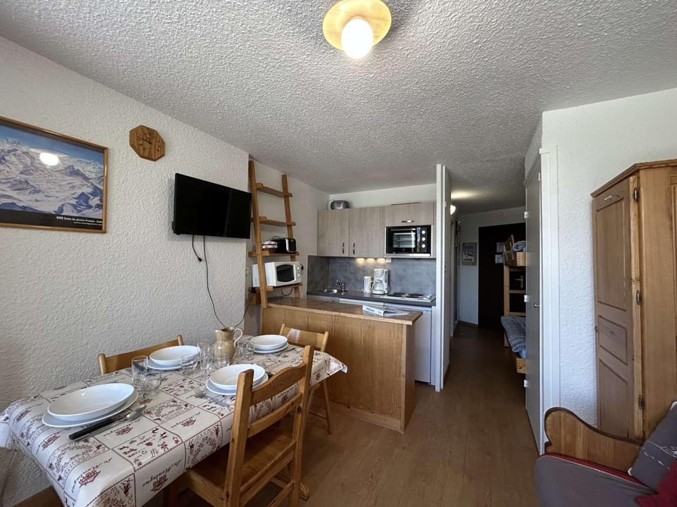 Studio cosy au ski pour 4 avec balcon, parking et wifi à Montgenèvre - FR-1-330D-95 Apartment in Montgenèvre