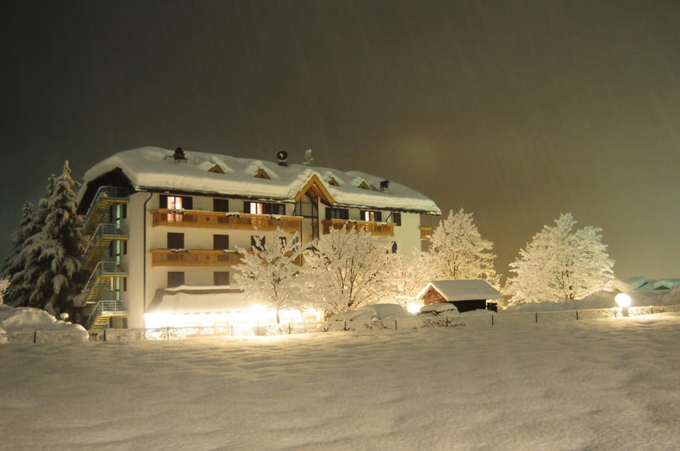 Rauzi Hotel Garnì & apartments Hotel in Trentino-South Tyrol