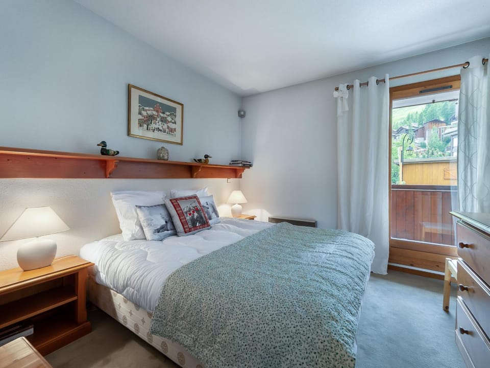 Duplex 3 Pièces avec Mezzanine, Centre de Val d'Isère, Proche des Pistes, Parking et Cheminée - FR-1-567-24 Apartment in Val dIsere