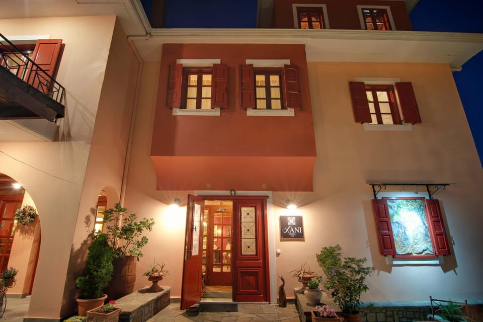 Facade/entrance