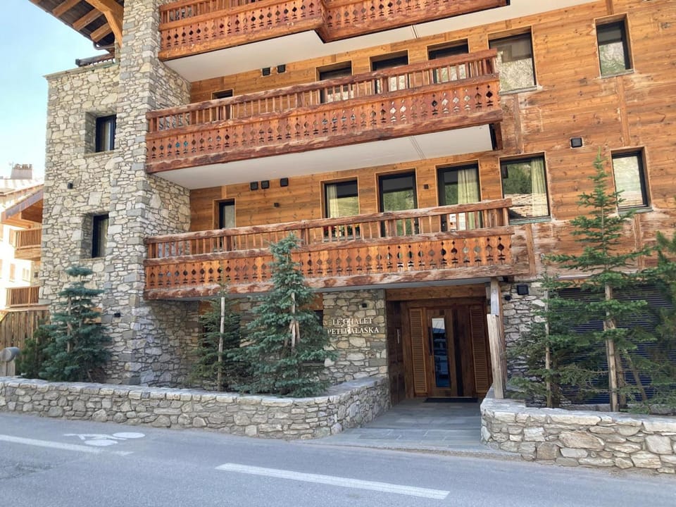 Appartement 95m², Sud-Est, Jacuzzi, Val d'Isère, 4 Suites, Parking, Animaux OK - FR-1-567-73 Apartment in Val dIsere
