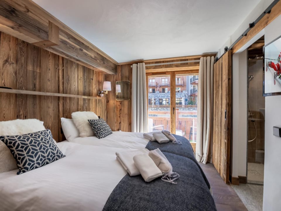 Appartement Ski-in/Ski-out, 3 Chambres, Cheminée, Parking, Val-d'Isère - FR-1-567-74 Apartment in Val dIsere